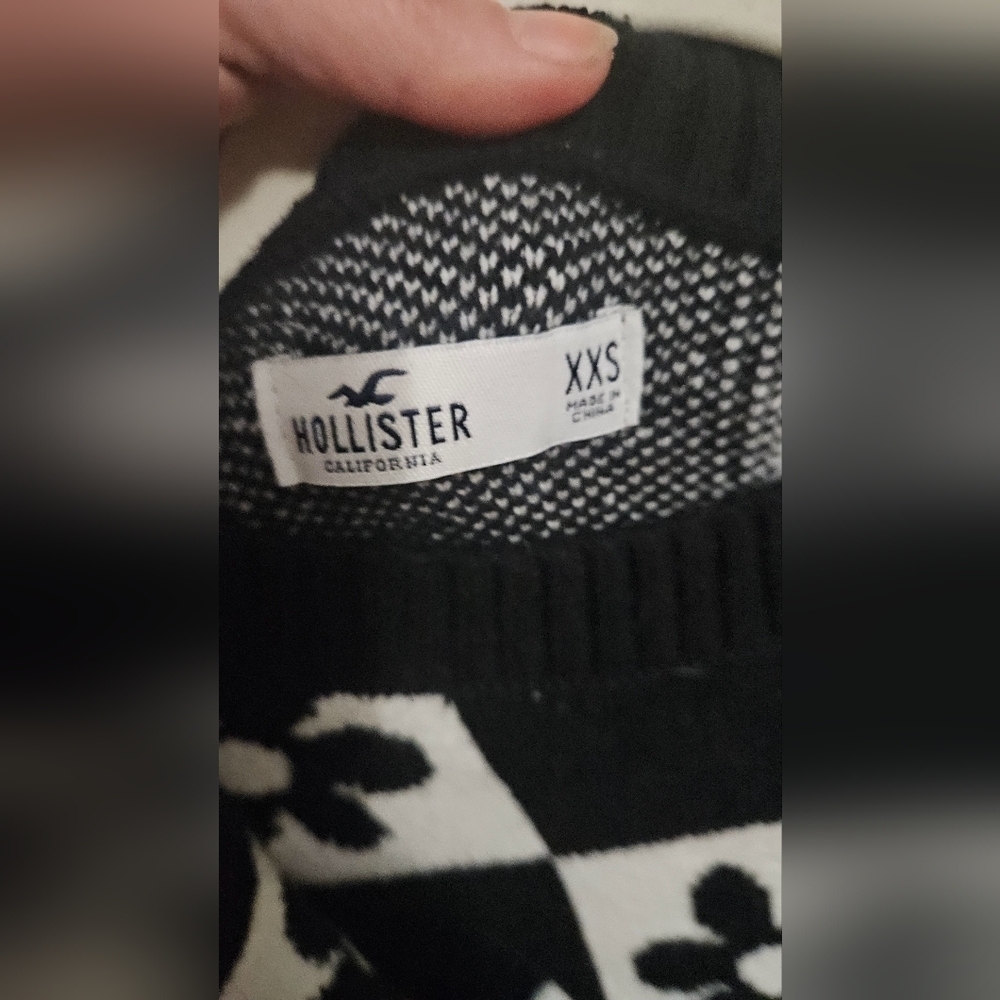 HOLLISTER Check and Floral PatternSweater in Black White. Size XXS NWT - Picture 4 of 8